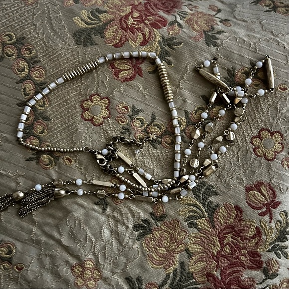 Lucky Brand necklace gold and white beads tassels necklace costume jewelry - Picture 3 of 8